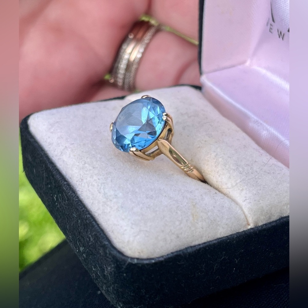 Vintage 9k Gold Stunning Zeeta Blue Topaz 9k Yellow Gold Estate Ring Size 6 1/2